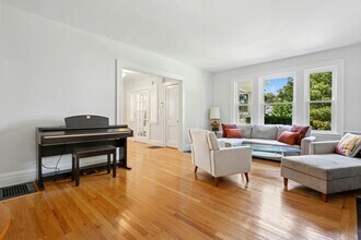 231 Lagrange St in Boston, MA - Building Photo - Building Photo