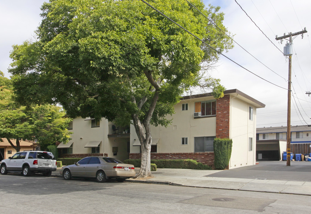 1025 W Olive Ave in Sunnyvale, CA - Building Photo