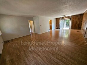 632 Lake Bay Ct in Lake Oswego, OR - Foto de edificio - Building Photo