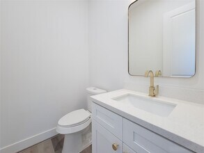 7703 Earl Rudder Wy in Houston, TX - Building Photo - Building Photo