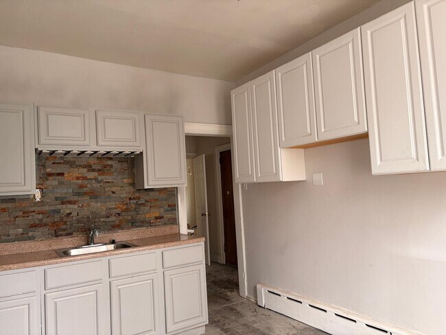 78 Sterling Ave in Jersey City, NJ - Building Photo - Building Photo