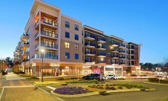 6400 Blue Stone Rd in Sandy Springs, GA - Building Photo