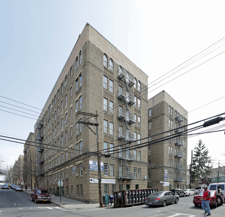 3940 Carpenter Ave in Bronx, NY - Foto de edificio