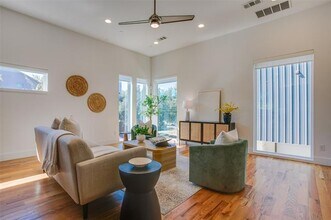 5711 Bryan Pkwy in Dallas, TX - Building Photo - Building Photo