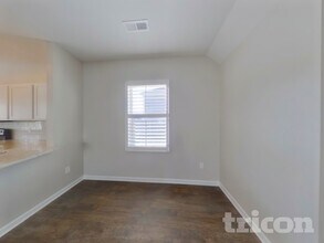 1041 Lonergan Cir in Spring Hill, TN - Foto de edificio - Building Photo