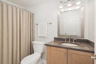 10 E Ontario St, Unit 07 in Chicago, IL - Building Photo - Building Photo