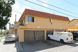 207 Leatrice Ln in Anaheim, CA - Building Photo - Building Photo