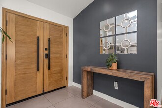 20159 Hatteras St in Los Angeles, CA - Building Photo - Building Photo