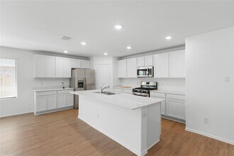4607 Sterling Pr Trl in Baytown, TX - Building Photo - Building Photo