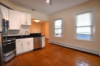 135 Otis St-Unit -2 in Cambridge, MA - Building Photo - Building Photo