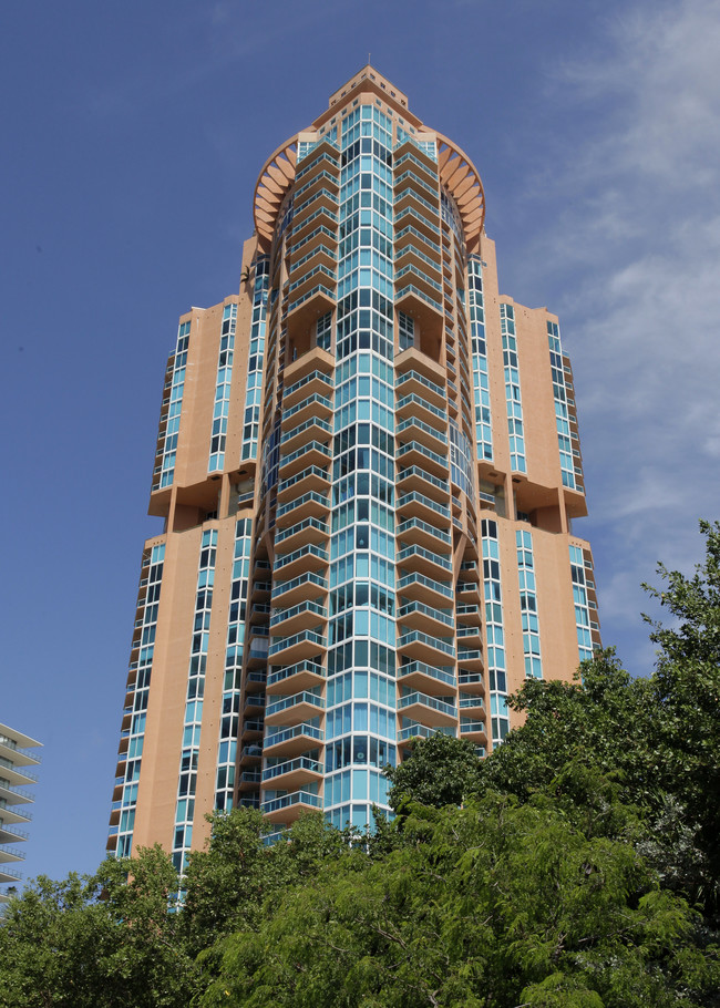 Portofino Tower in Miami Beach, FL - Foto de edificio - Building Photo