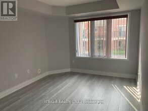 2476 Post Rd in Oakville, ON - Building Photo - Building Photo