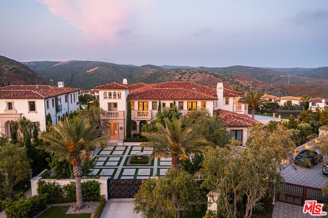 28 Tide Watch in Newport Beach, CA - Building Photo - Building Photo