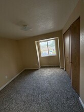 1096-1098 W Regis St in Stayton, OR - Building Photo - Building Photo