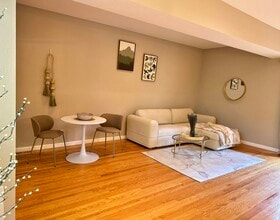 760 La Mesa Dr in Menlo Park, CA - Building Photo - Building Photo