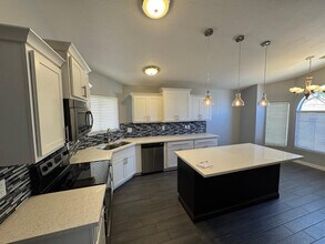 24 S Willow Creek St in Chandler, AZ - Building Photo - Building Photo