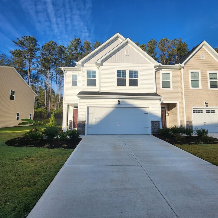 166 Ivy Vine Wy in Raleigh, NC - Foto de edificio