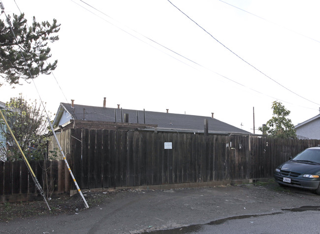 2118 Addison Ave in East Palo Alto, CA - Building Photo - Building Photo