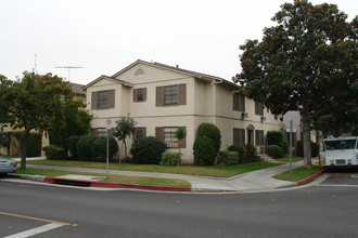 700 S Louise St in Glendale, CA - Building Photo - Building Photo