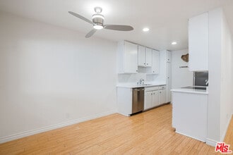918 17th St in Santa Monica, CA - Building Photo - Building Photo