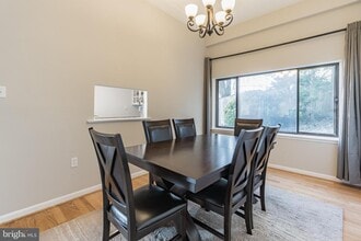 130 Roberts Ln, Unit 101 in Alexandria, VA - Building Photo - Building Photo