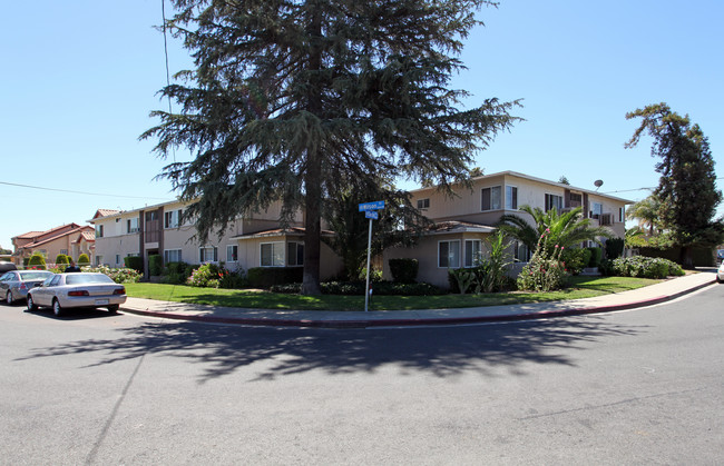 1072 W Wilson St in Pomona, CA - Foto de edificio - Building Photo