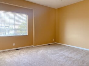 16311 Camden Ave in Omaha, NE - Building Photo - Building Photo