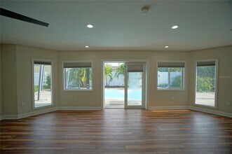 7325 10th St N in St. Petersburg, FL - Building Photo - Building Photo