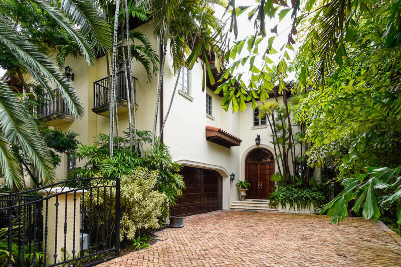 446 Brazilian Ave in Palm Beach, FL - Building Photo