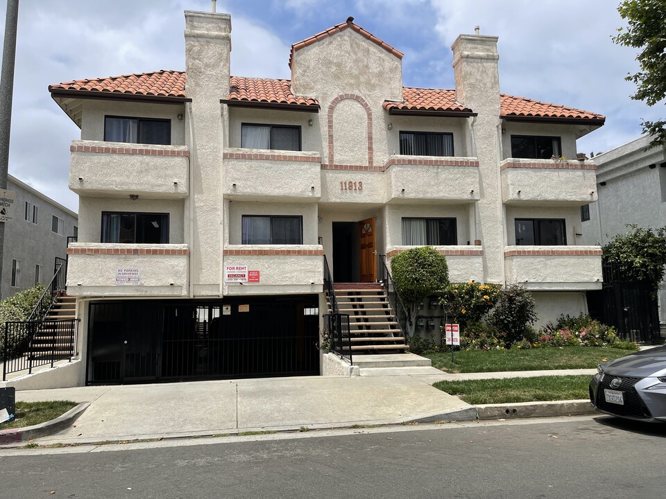 11913 Avon Way in Los Angeles, CA - Foto de edificio