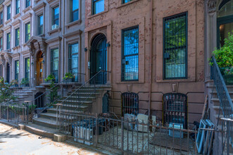 219 Clermont Ave in Brooklyn, NY - Building Photo - Building Photo