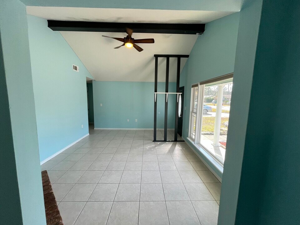 1423 Mixon Dr in Fort Walton Beach, FL - Building Photo