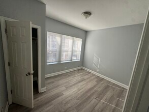 843 E Marquette Rd in Chicago, IL - Foto de edificio - Building Photo
