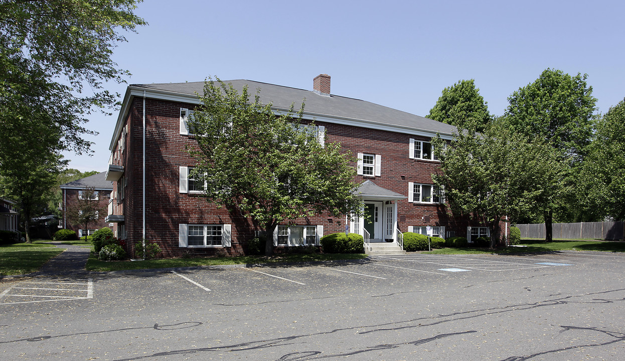 Lakeview Avenue in Reading, MA - Building Photo