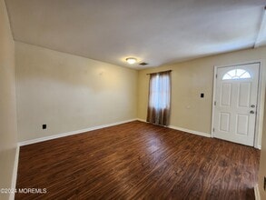 11 Lincoln Ave in Keansburg, NJ - Foto de edificio - Building Photo