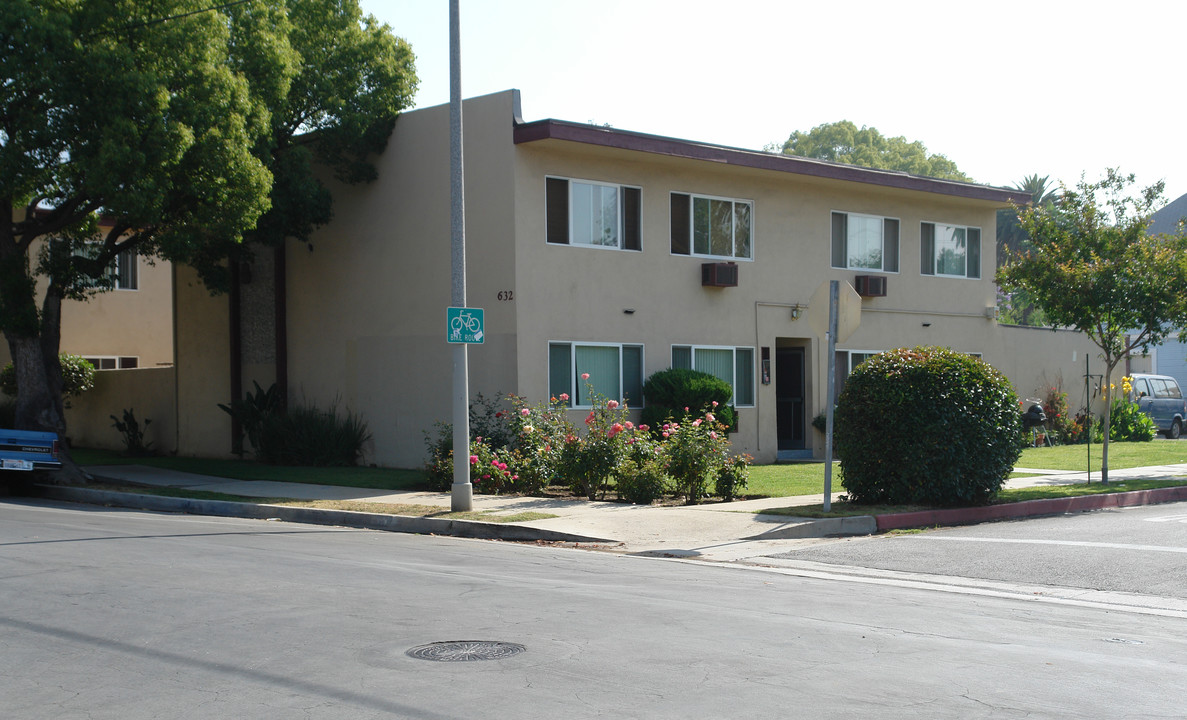 632 N Raymond Ave in Pasadena, CA - Building Photo