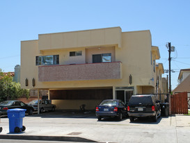 6116 Cashio St in Los Angeles, CA - Building Photo