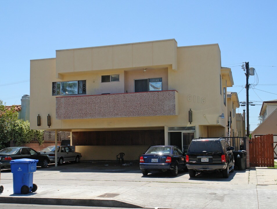 6116 Cashio St in Los Angeles, CA - Building Photo