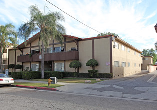 Casa Bryant Apartments in Canoga Park, CA - Building Photo - Building Photo