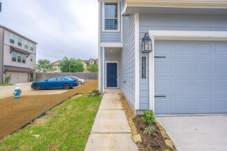 10303 Harmon Smith Dr. in Houston, TX - Building Photo - Building Photo