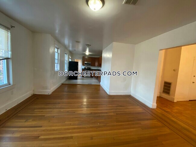 26 Schuyler St, Unit 2 in Boston, MA - Building Photo - Building Photo