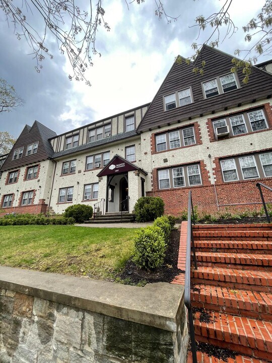 1499 Ella T Grasso Blvd, Unit C7 in New Haven, CT - Foto de edificio
