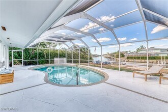 1200 N Collier Blvd in Marco Island, FL - Foto de edificio - Building Photo