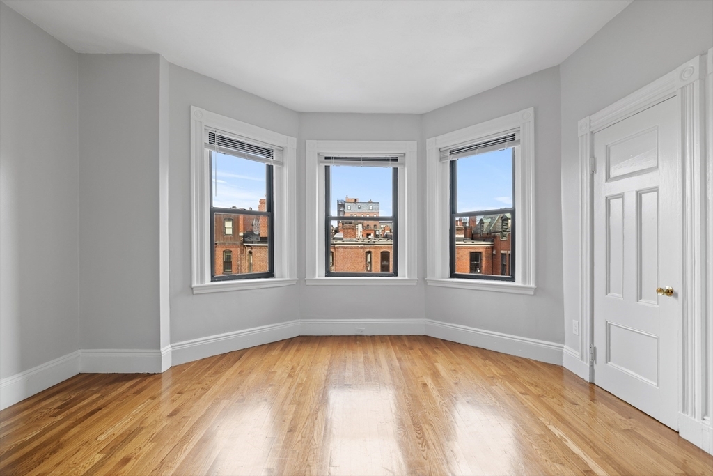 907 Boylston St, Unit 32 in Boston, MA - Foto de edificio