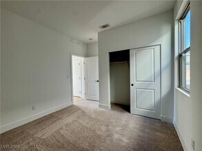 10296 Altavia Rock St in Las Vegas, NV - Building Photo - Building Photo