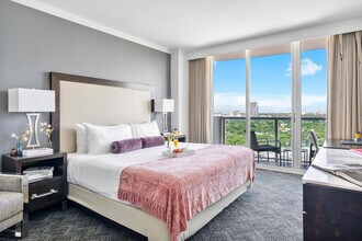 2889 McFarlane Rd in Miami, FL - Foto de edificio - Building Photo