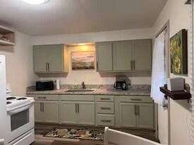 206 Caroline Ave in Hubbard, OH - Building Photo