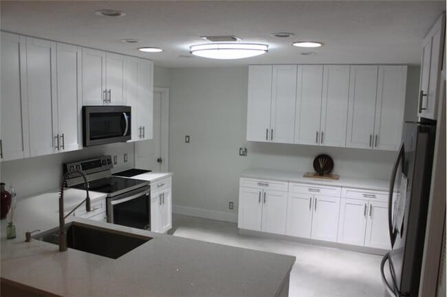 property at 1518 Primrose Ln