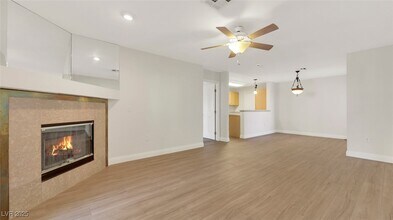 8452 Boseck Dr in Las Vegas, NV - Building Photo - Building Photo