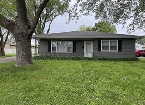 374 N Levasseur Ave in Bourbonnais, IL - Building Photo